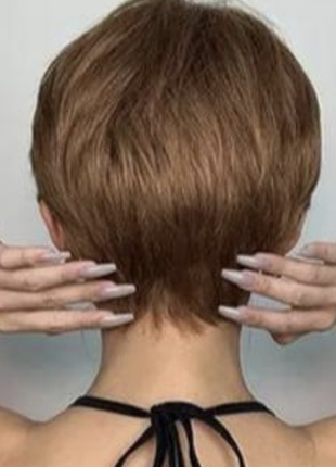 Коротка якісна перука волосся виглядає максимально натуральним