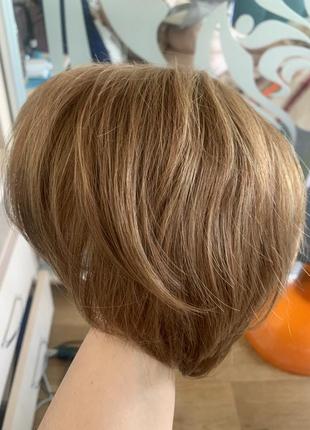 Коротка якісна перука волосся виглядає максимально натуральним