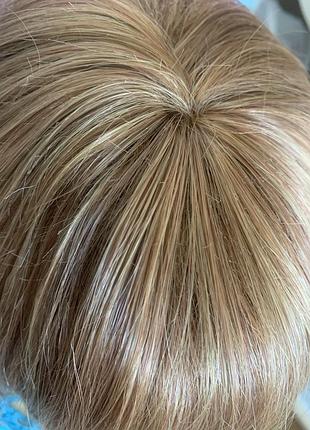 Коротка якісна перука волосся виглядає максимально натуральним