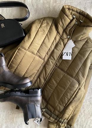 Стьобана оливкова куртка з затяжками zara
