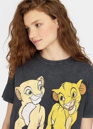 Серая футболка disney lion king