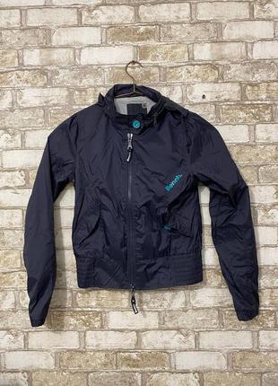 Жіноча куртка вітровка bench є капюшон розмір, зазначений m