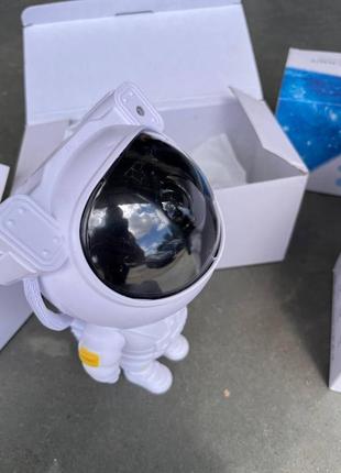 Нічник проектор зоряного неба космонавт