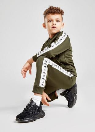 Зручний костюм adidas 110-116 р.