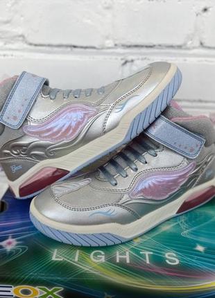 Кроссовки высокие 38р geox с лед подсветкой2 фото
