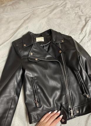 Женская кожаная куртка zara