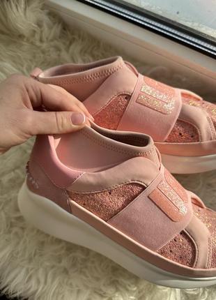 Неймовірні блискучі кросівки мокасини ugg9 фото