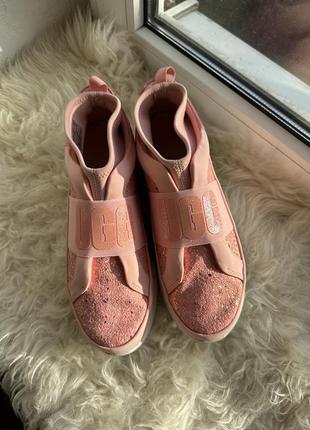 Неймовірні блискучі кросівки мокасини ugg3 фото