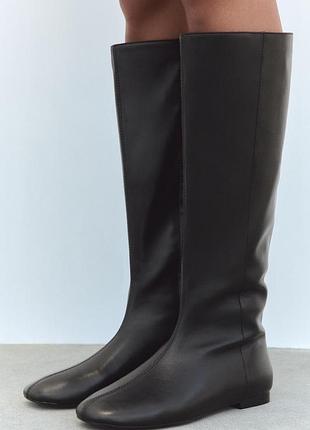 Кожаные черные мягкие сапоги с молнией zara new