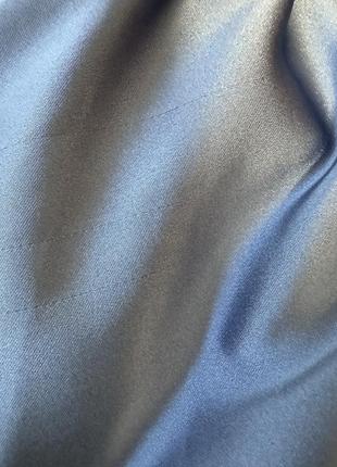 Атласная голубая юбка с шлейфом3 фото