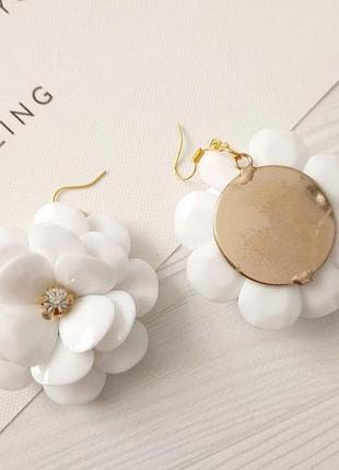 Об'ємні сережки маргаритка
