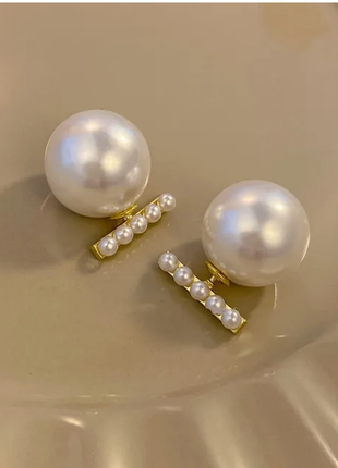 Елегантні романтичні унікальні сережки-цвяшки зі штучними перлами