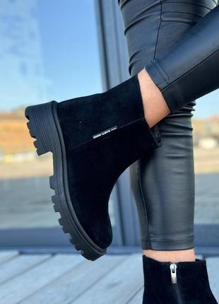 Натуральные замшевые демисезонные черные ботинки
