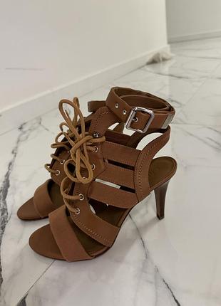 Босоножки коричневые chloé