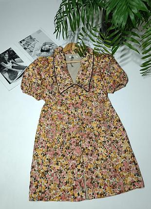 Жаккардовое платье с воротничком