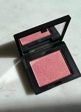 Легендарные румяна от nars в оттенке orgasm 2,5 g