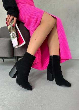 Ботильоны на каблуке демисезонные из натуральной замши черные, замшевые ботинки на байке