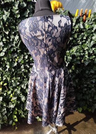 Бежево-синее платье