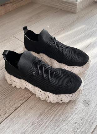 Кроссовки на тракторной подошве