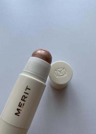 Хайлайтер-бальзам merit day glow dewy highlighting balm