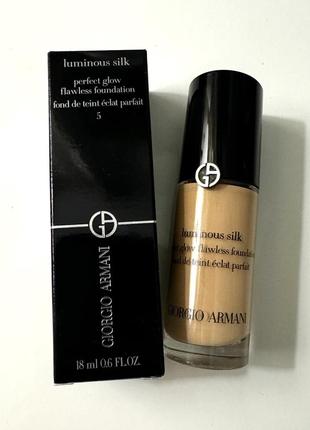 Тональний крем giorgio armani luminous silk foundation, відтінок 5
