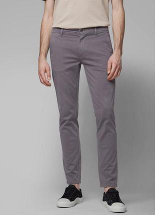 Чоловічі брюки hugo boss оригінал розмір м m 32 w32 slim fit / завужені джинси хуго босс