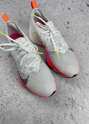 Nike air zoom tempo next flyknit white женские кроссовки оригинал3 фото