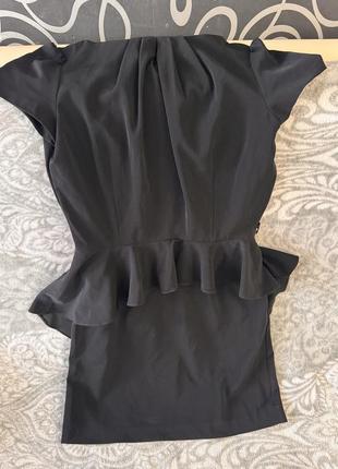 Черное платье с баской2 фото
