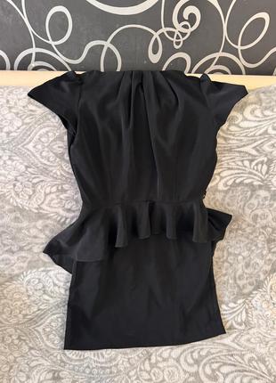 Черное платье с баской4 фото