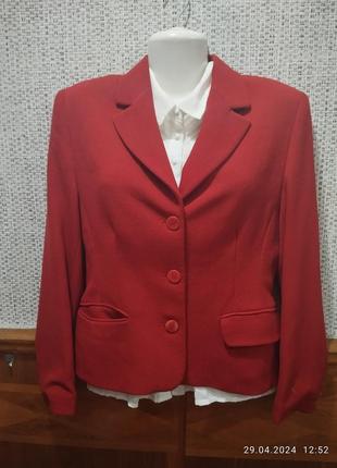Красный стильный пиджак.2 фото