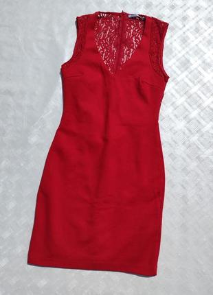 Красное плотное платье zara с гипюровой спинкой