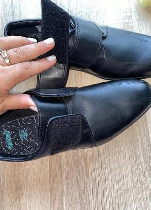 Нові гарні шкіряні туфлі  на липучках  розмір 35.55 фото