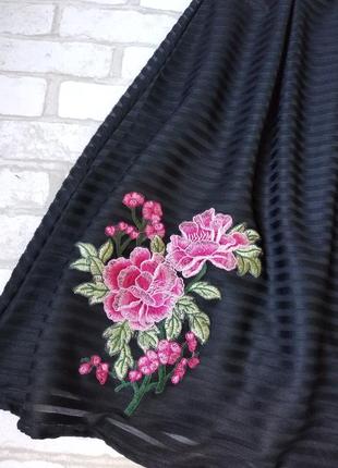Юбка черная миди ayanapa с вышивкой из цветов5 фото