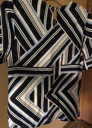 Вискозная блузка с оригинальным принтом4 фото