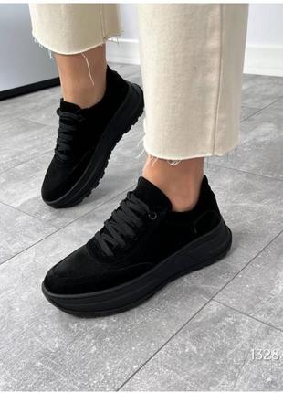 Женские кроссовки из натуральной замши черного цвета