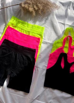 Спортивный костюм кроп топ на тонких бретелях шорты мини велосипедки комплект зеленый розовый черный для спорта фитнеса трендовый9 фото