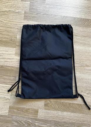 Рюкзак черный на затяжках 34x48 см3 фото