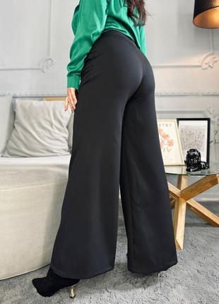 Черные классические брюки палаццо из плотной костюмки6 фото