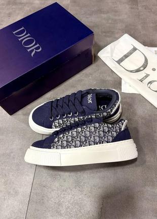 Женские кроссовки dior