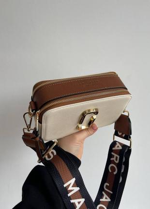 Женская сумка marc jacobs бежевая с коричневым3 фото