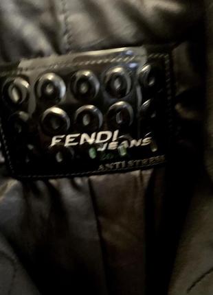 Продам женское пальто fendi4 фото