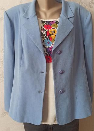 Ніжно блакитний піджак на підкладі