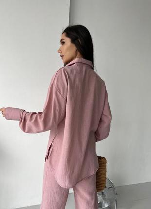 Класичний костюм з льону сорочка оверсайз подовжена на гудзиках штани кльош палаццо комплект рожевий блакитний рубашка трендовий стильний8 фото