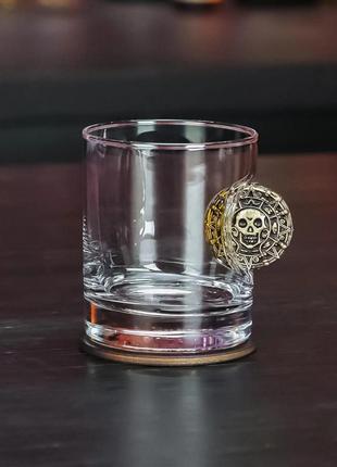 Склянка для віскі з монетою