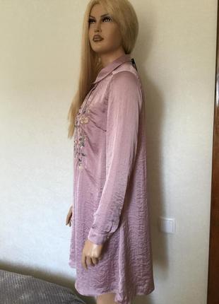 Сукня сорочка сатинова пудрового кольору з вишивкою atmosphere р. 103 фото