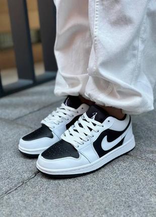 Женские кроссовки nike jordan low white black