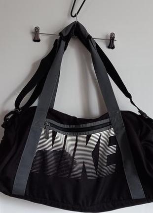 Nike 53х30х14 см черная сумка спортивная дорожная средняя 25 л с ремнем через плечо
