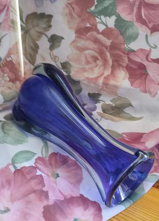 Важка скляна, якісна ваза. колір ультрамарин.