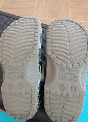 Шльопанці crocs
