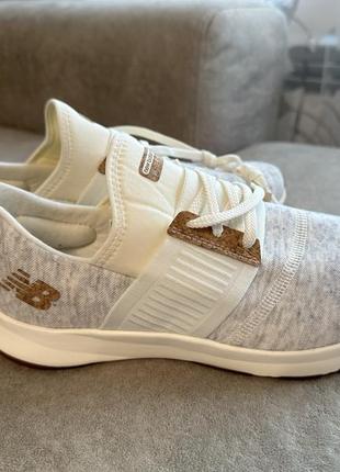 Жіночі кросівки new balance, 40